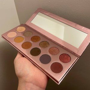Girlactik essential eyeshadow palette